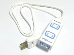 White Panasonic WHA2513WKP three-outlet power strip with its one-metre cable and swivelling plug